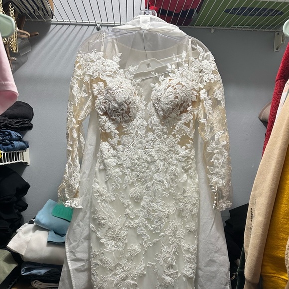 Beautiful Essence of Australia wedding dress - Picture 6 of 10